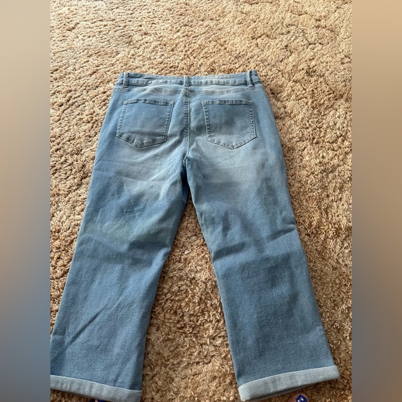 Capris - Picture 2 of 3